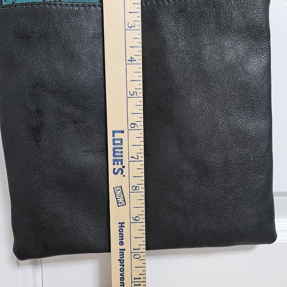 Chala Swing Crossbody Bag Leather Two Tone Boho Hippie Flower Charms Smartphone - Picture 6 of 8